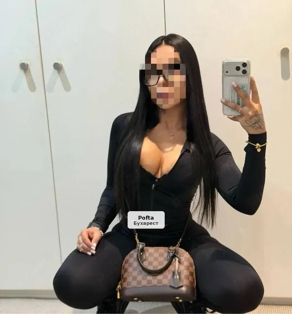 Emma, discreet and attentive