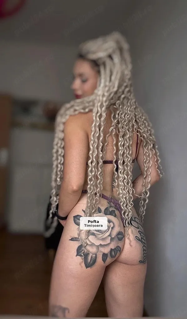 Sensual blonde, 100% real
