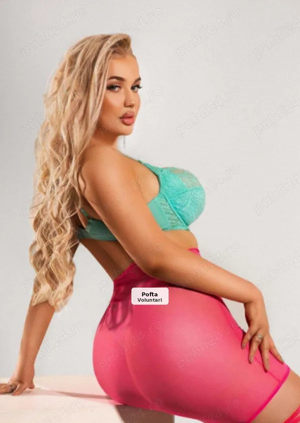 Vanesa, blondă atrăgătoare cu ochi verzi