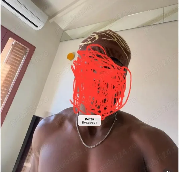 Bărbat din Africa de Vest, discret