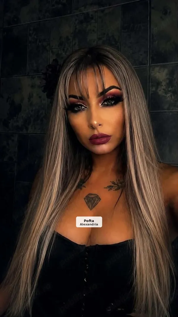 Ana, 21 de ani, brunetă