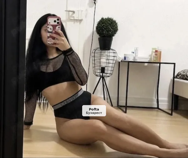 Alexandra - Brunetă sexy și minionă