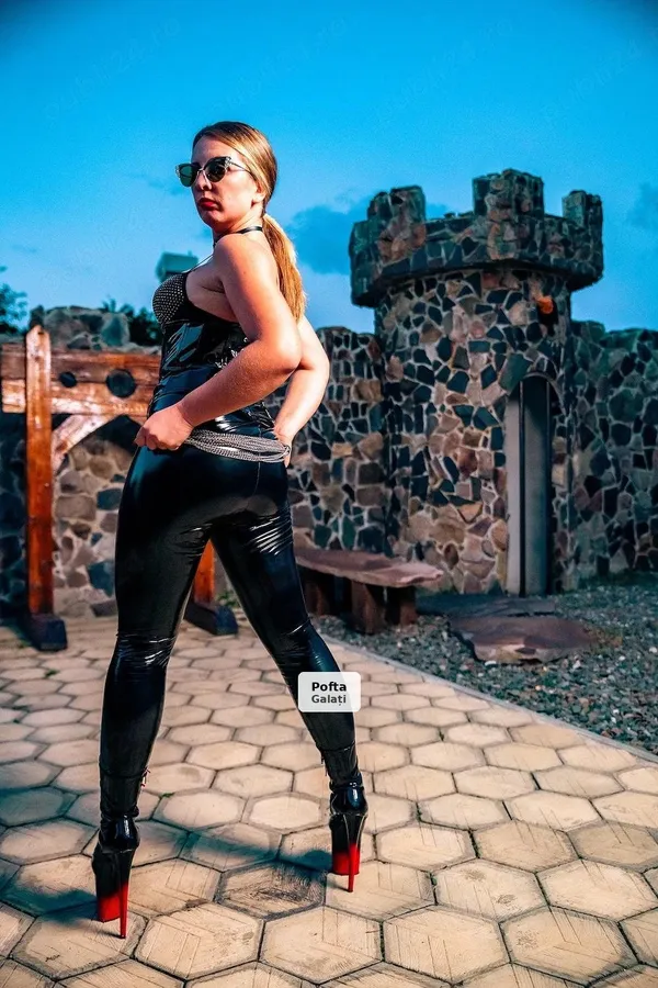 Mistress Zeida - Dominare Profesională BDSM