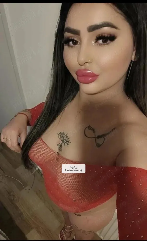 Brunetă sexy, calitate și eleganță