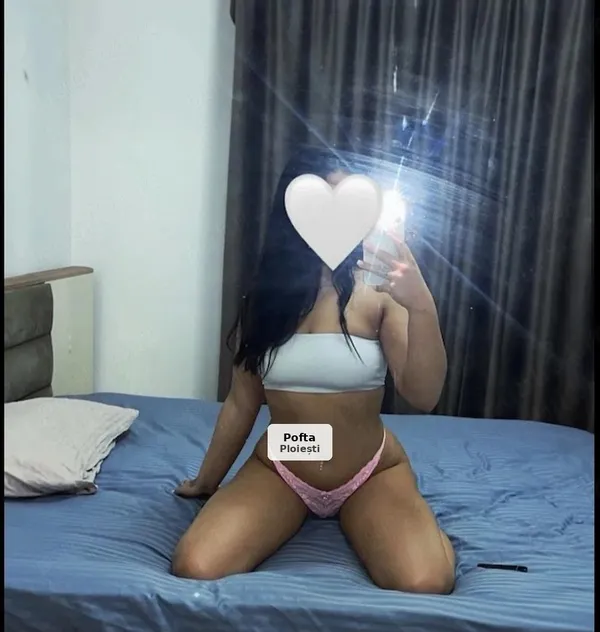 Discreet Brunette Available for Travel
