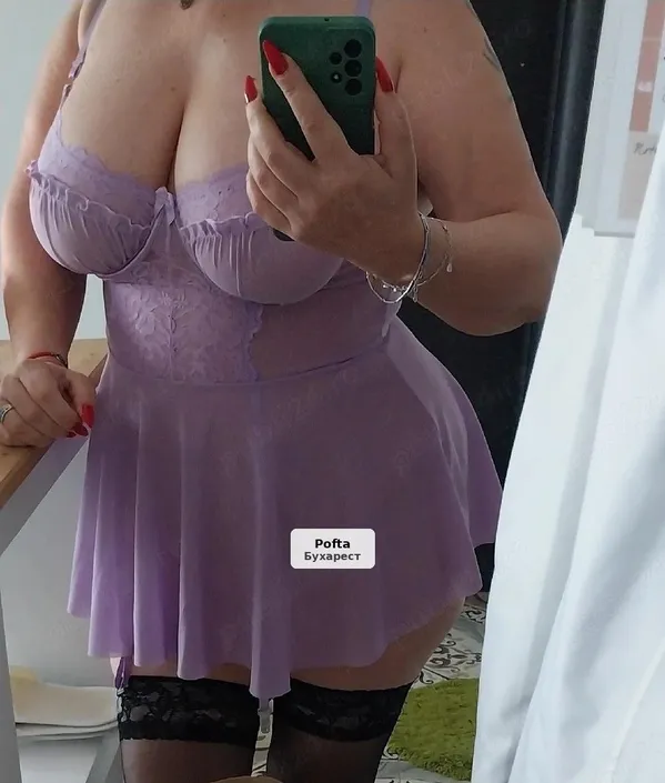 Violeta, Mature Lady in Militari Residence