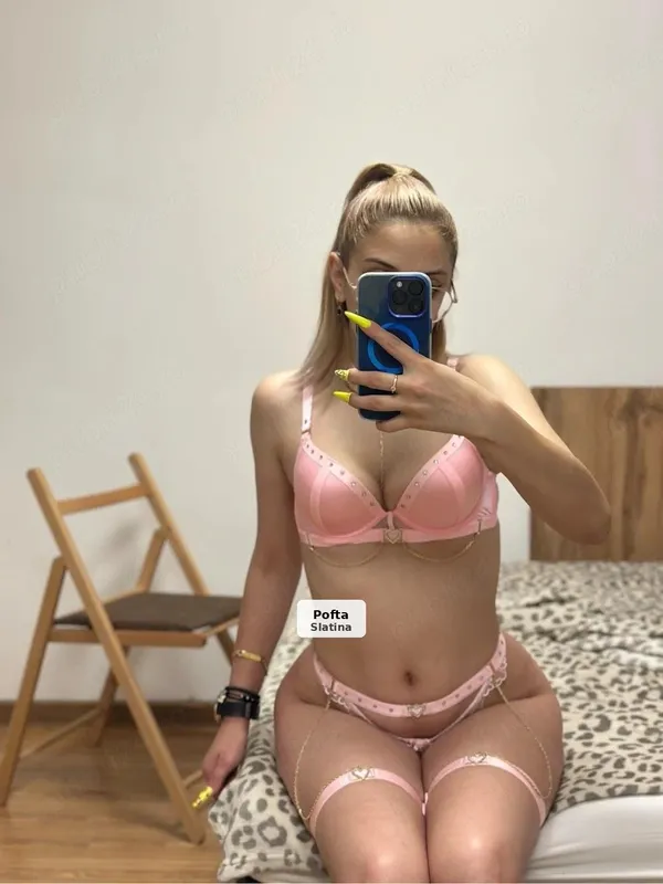 Blondă plină de viață