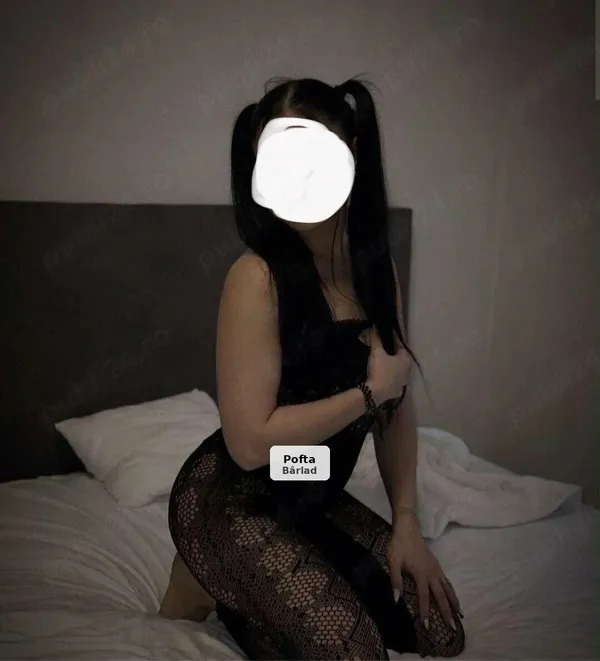 Nouă în oraș, brunetă cu forme