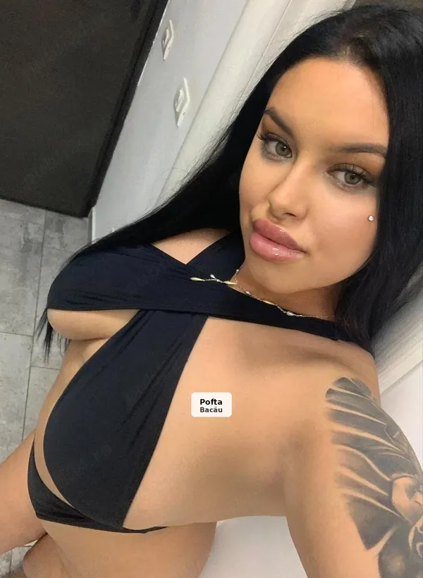 Sexy Brunette, Luxury Location