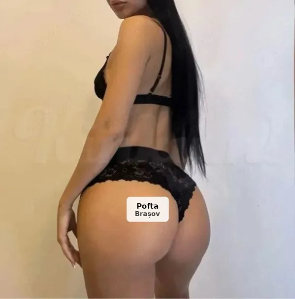 Ana, brunetă senzuală și stilată