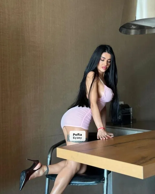 Show-uri, clipuri și sexting cu Lavinia