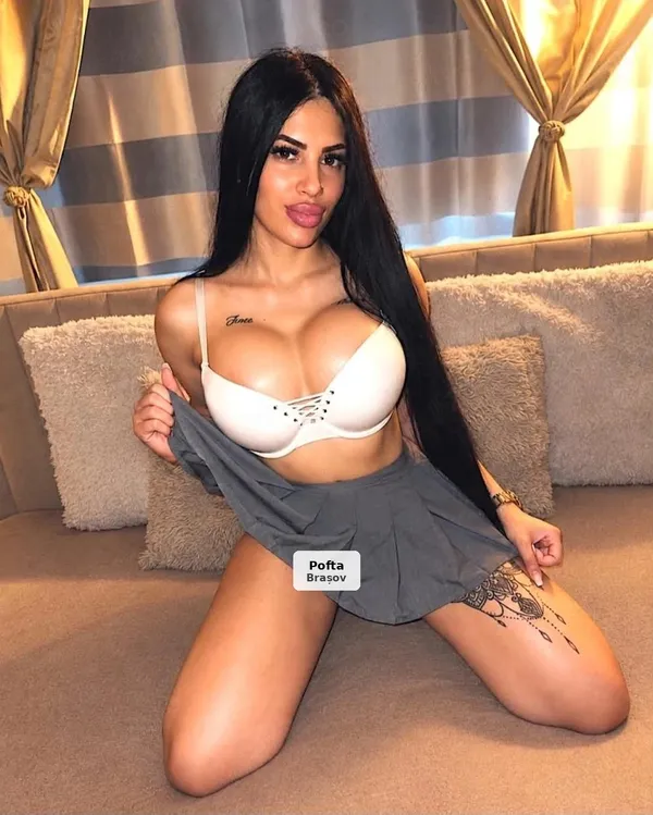 Doar online: Show web, clipuri și sexting