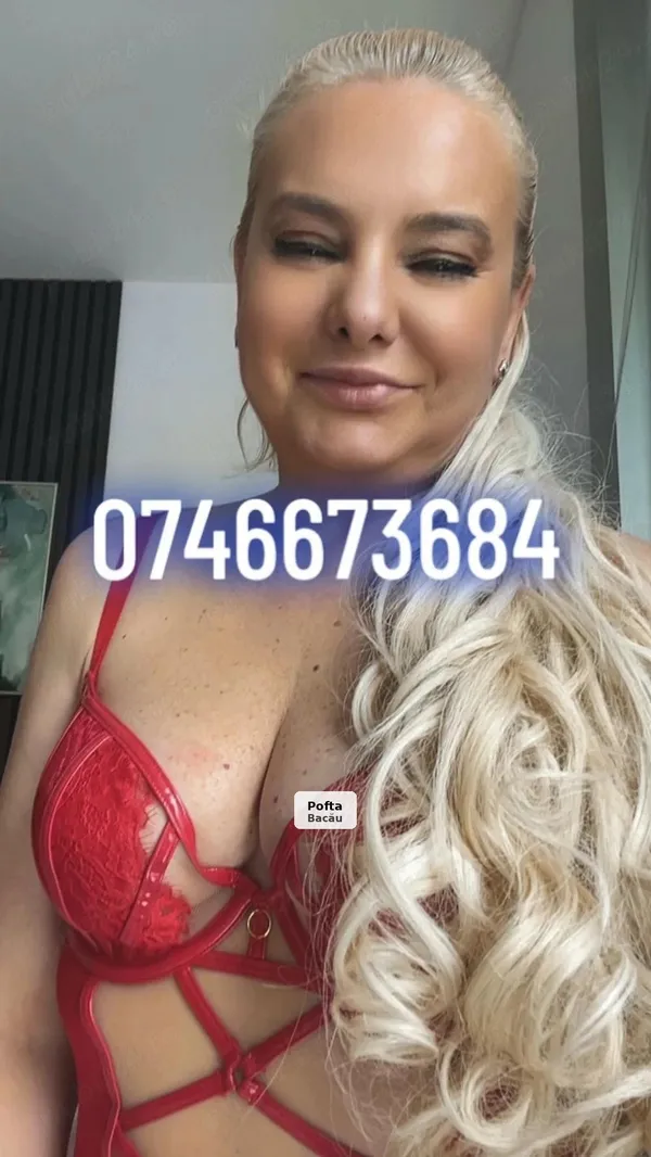 Andreea 35 years old