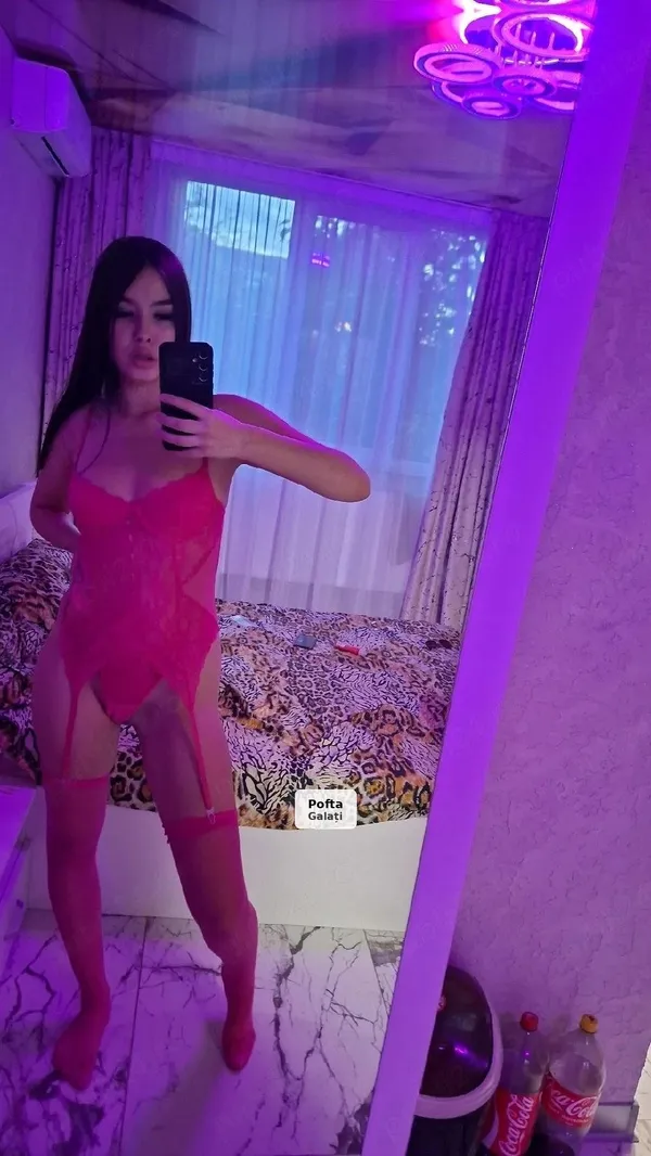 Jasmi, 19 ani - Nouă în oraș