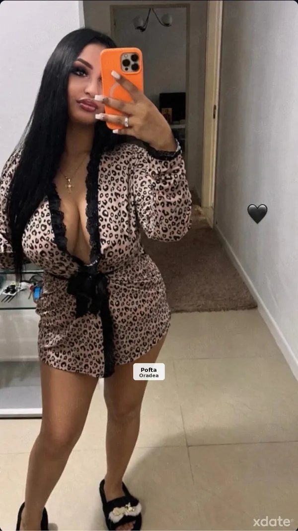 Irina, brunetă sexy în oraș