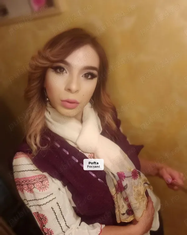 Maya, trans reală și dotată, show webcam