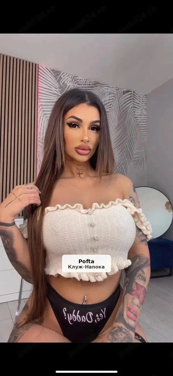 Disponibilă pentru show webcam