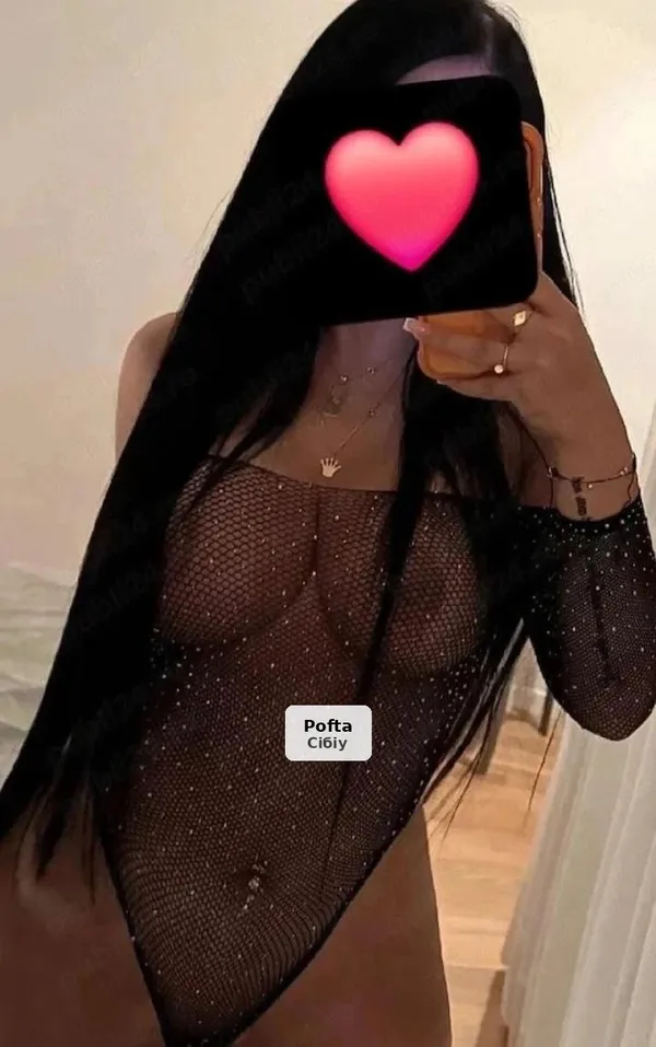 Brunetă sexy, pasiune și rafinament