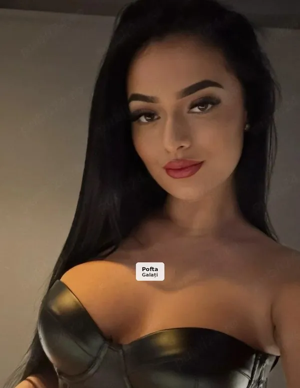 Brunetă focoasă, nouă în oraș