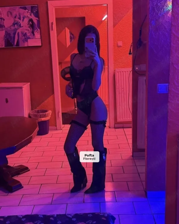Andreea, elegantă și discretă