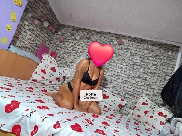 Brunetă cu forme apetisante