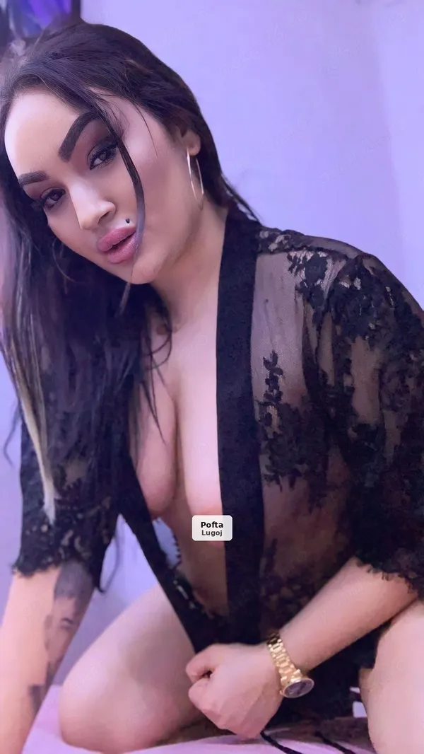 Raluca, 26, Curvy Brunette