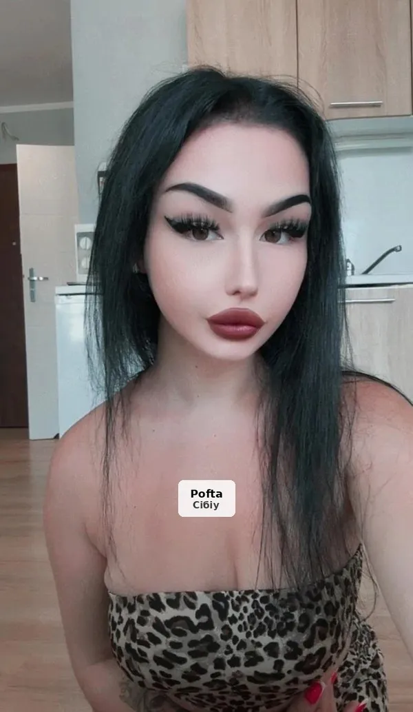 Webcam show, poze și conversații erotice