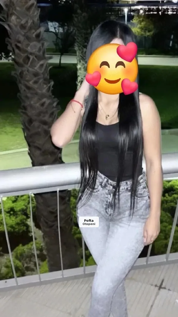 Energetic brunette, travel available