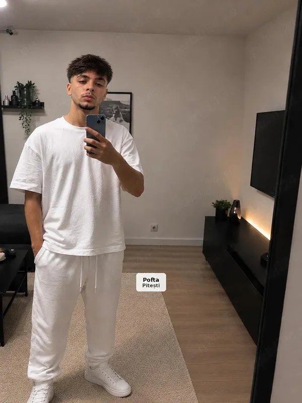 Young Man 20 years old, Discreet and Well-Groomed