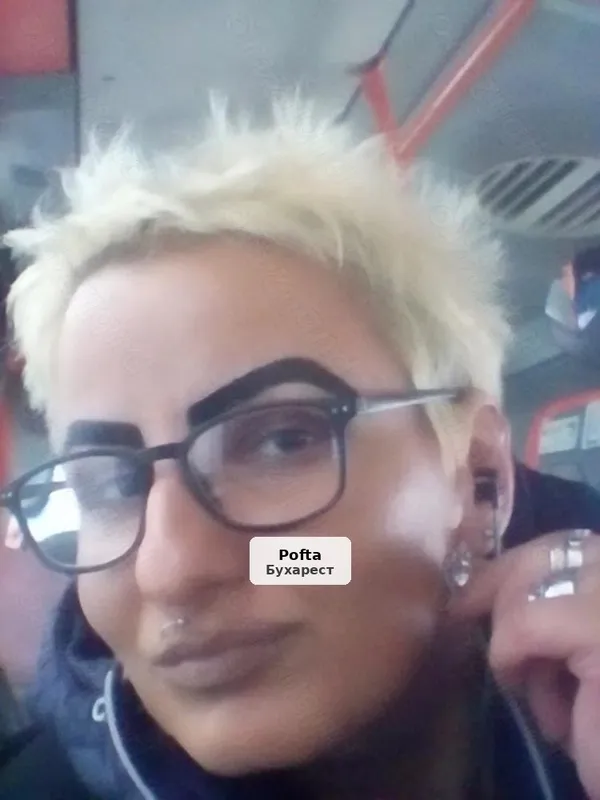 Amira Show webcam