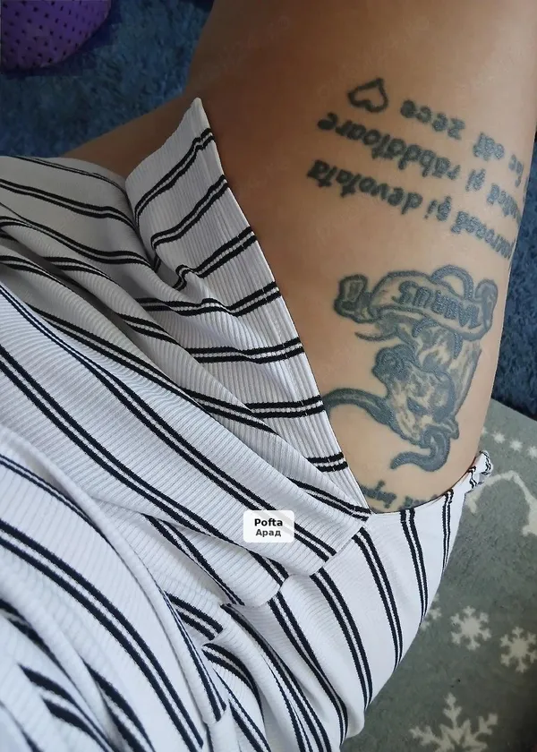 Adela - Deplasări și show web