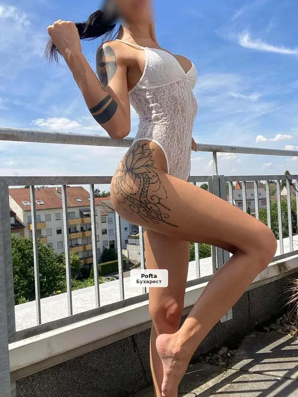Brunetă rafinată - Doar deplasări