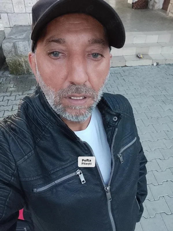 Bărbat 45 de ani, locație privată