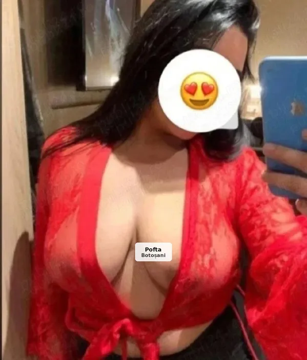 Brunetă senzuală, disponibilă pentru dominare