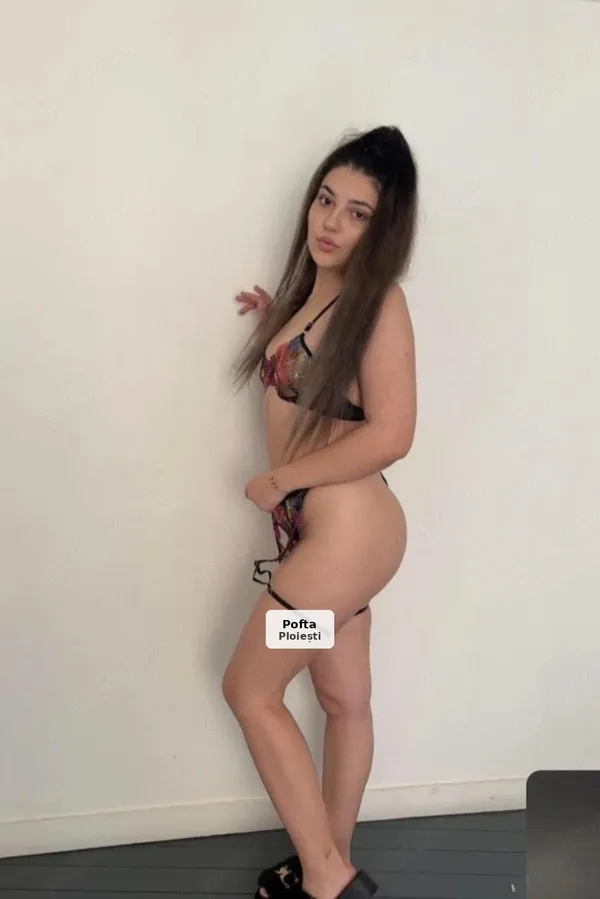 Andreea, sexy brunette in the central area
