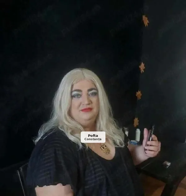 Trans Milf, 40 de ani, forme pline