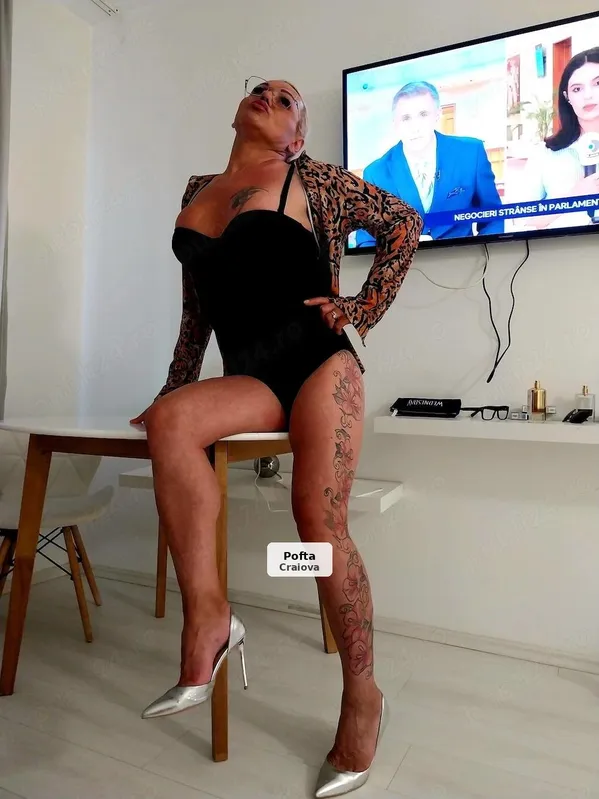 Transsexuală siliconată, poze reale, locație