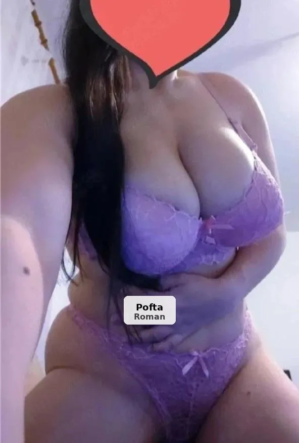 Doamnă plinuță cu forme