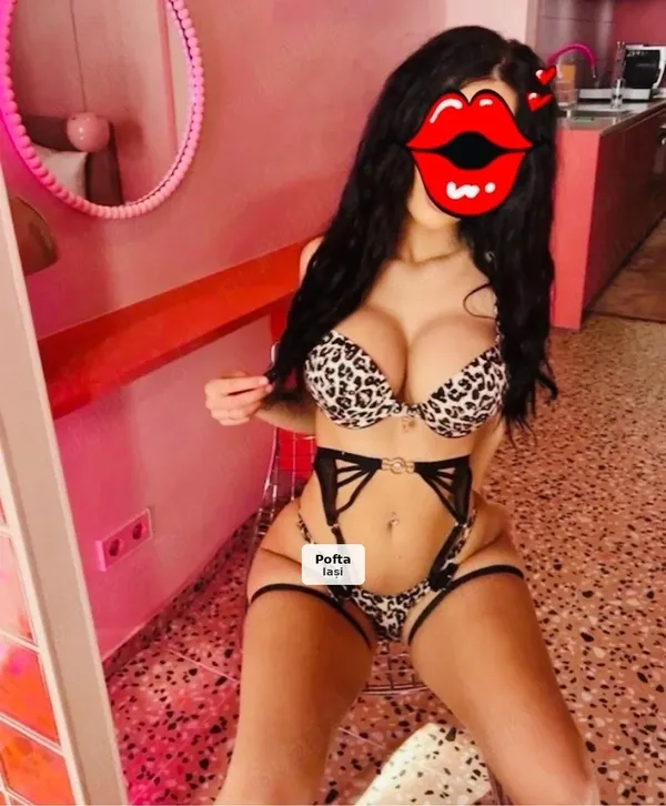 Sexy Brunette, Palas Area