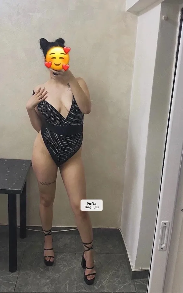 Gorgeous, Discreet & Sensual Brunette