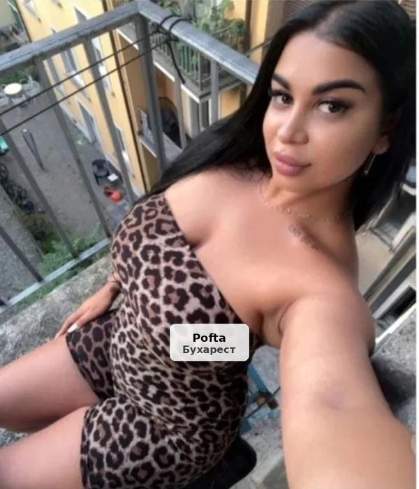 Roxy - Real, voluptuous figure