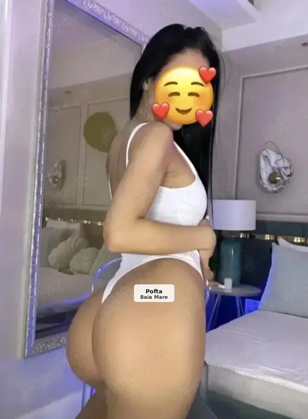 Maya, brunetă pasională, locație intimă