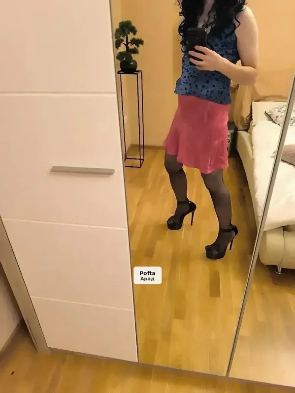 Travestită activă și dotată