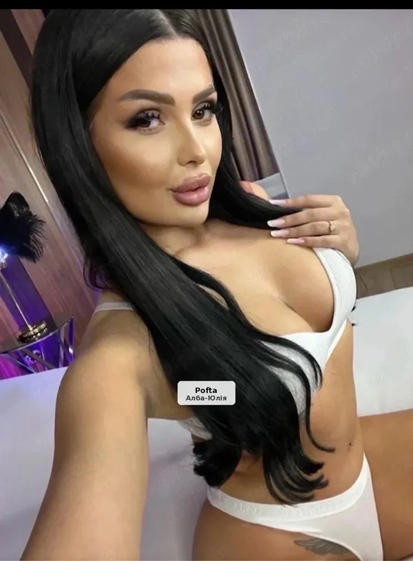 Vanessa, web show & escort