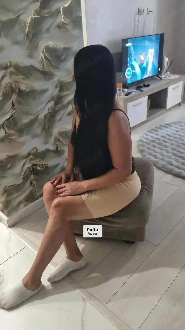 Curvy Brunette, Discreet & Passionate