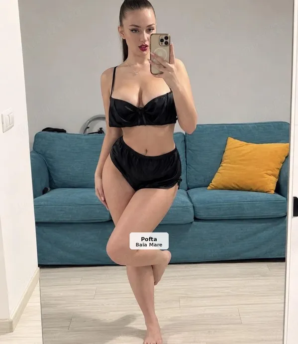 Brunetă: show web și întâlniri