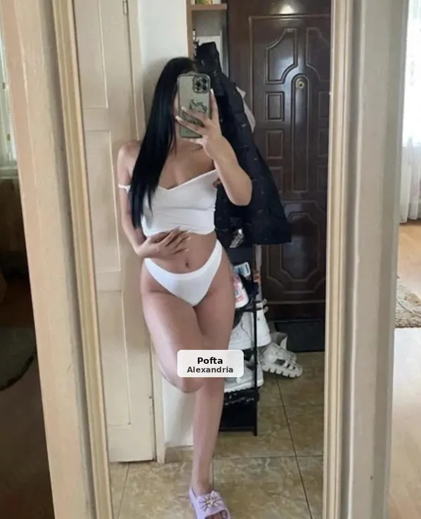 Passionate Brunette, Discreet Location