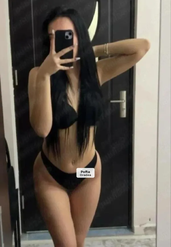 Sensual brunette for relaxing moments