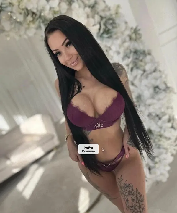 Brunetă seducătoare, nouă în oraș