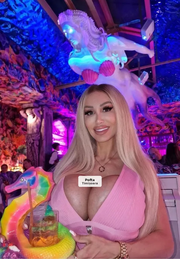 Transsexual VIP, dominare, latex și forme